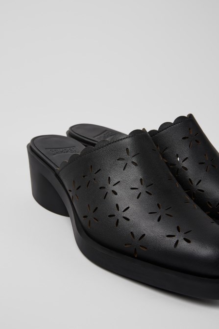 Design Bonnie Black Leather Mules For Women Camper